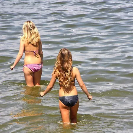 Semi-detached House, Tatil Evi