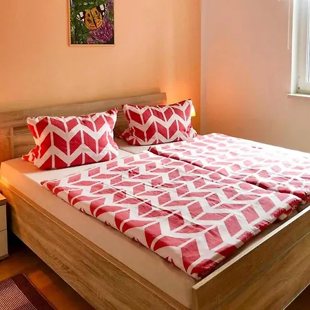 Semi-detached House, Tatil Evi